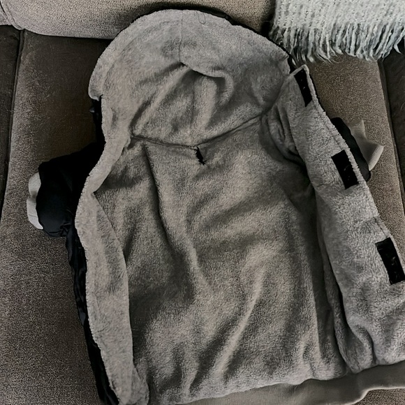 Doggy jacket with hood- EUC!! $12 - Picture 4 of 9